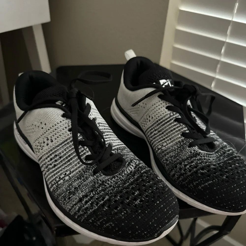 APL shoes 😘 - Picture 3 of 5